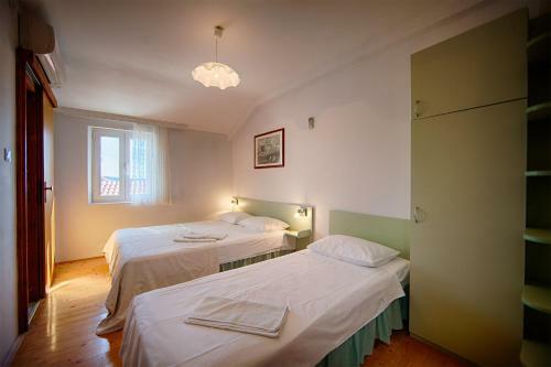 Apartamentos Komiza Provita Guesthouse