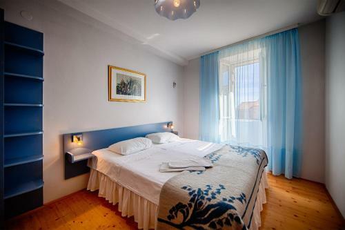 Apartamentos Komiza Provita Guesthouse