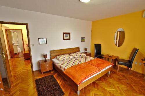 Hostal Apartments And Rooms Irena