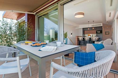 The Q - Superior Apartment