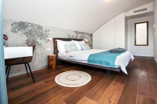 The Q - Superior Apartment