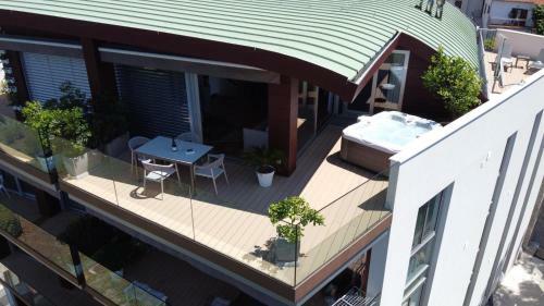 The Q - Superior Apartment