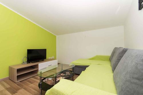 Apartments In Okrug Gornji 26579