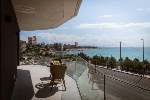 Smart Sea Front Modern Sunny Beach Apartment