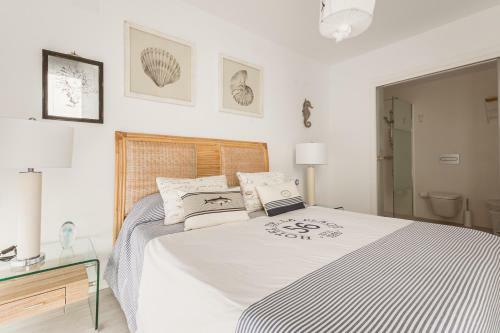 Smart Sea Front Modern Sunny Beach Apartment