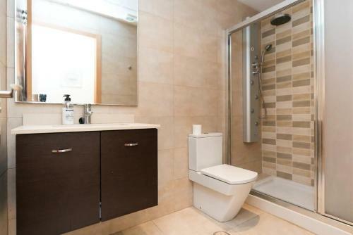 Modern 2 Bed Apartment In Historic Centre