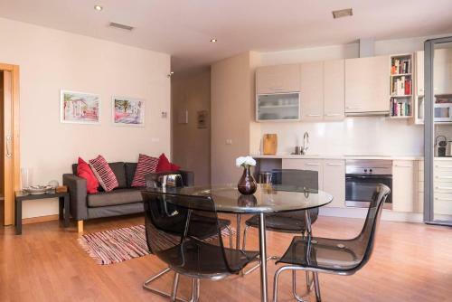 Modern 2 Bed Apartment In Historic Centre