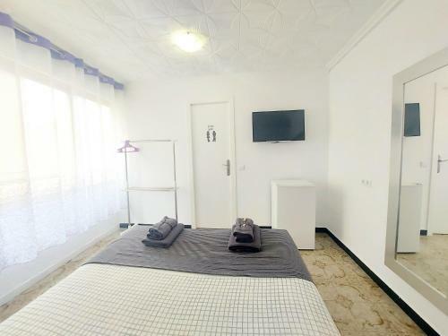 Gloria Host House