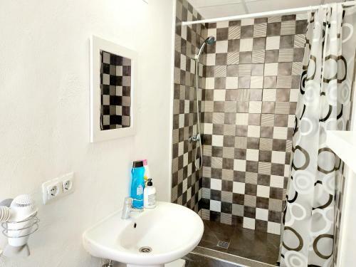 Gloria Host House
