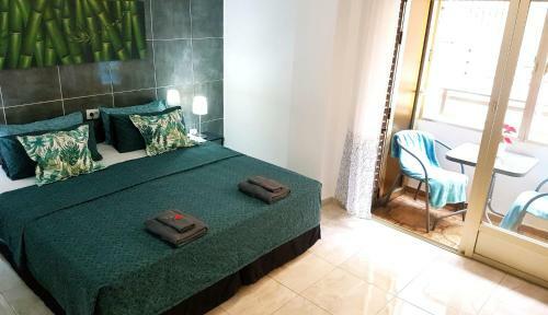 Gloria Host House