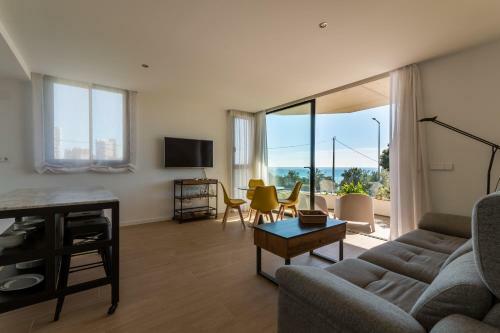 Smart Sea Waves Apartment On The Beach