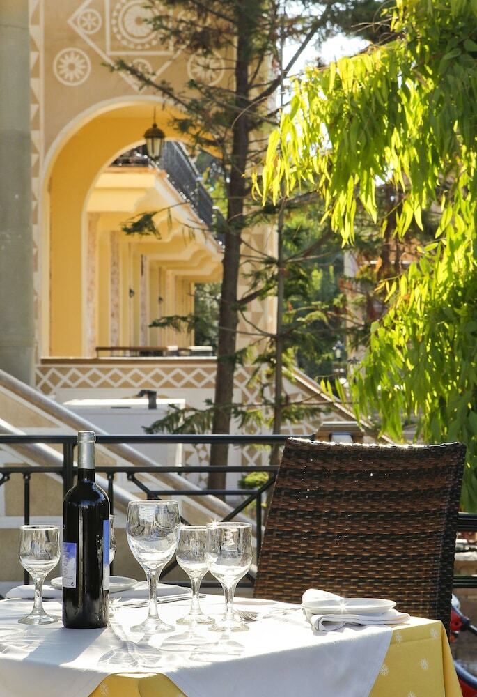 Hotel Grecian Castle