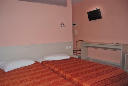 Hostal Chrisi Akti