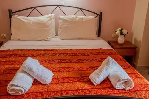 Hostal Chrisi Akti