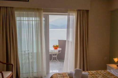 Hostal Chrisi Akti