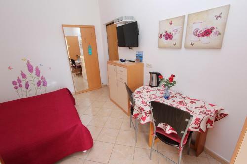Hostal Rooms And Apartment Lea