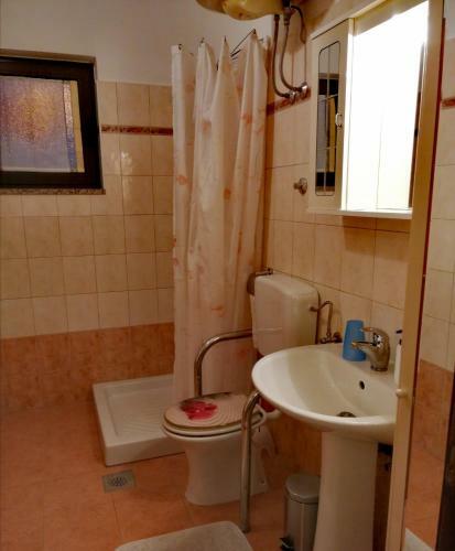 Hostal Rooms And Apartment Lea