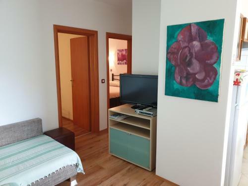 Apartments Adri, Parking In The Yard