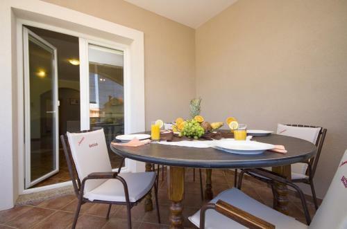 Hostal Apartment And Room Marlen