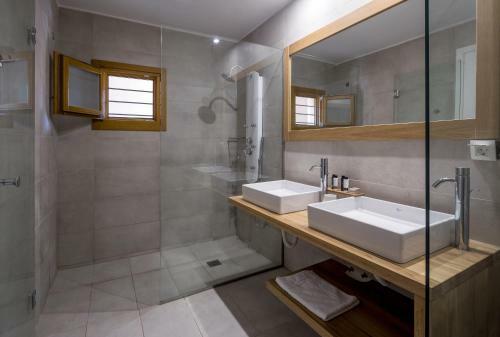 Cape Kanapitsa Hotel & Suites