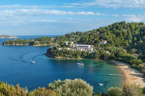 Cape Kanapitsa Hotel & Suites