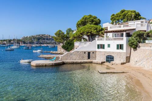 Beach Villa On The Sea