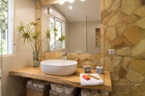 Casa Rural El Jardi Con Piscina Y Jardin