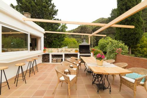 Casa Rural El Jardi Con Piscina Y Jardin