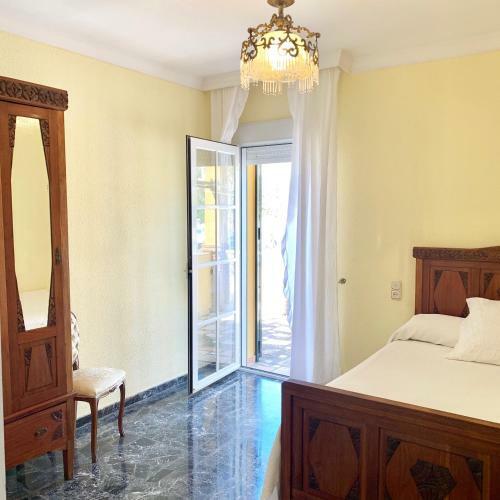 Chalet Con Piscinas Y Vistas de Ensue�o