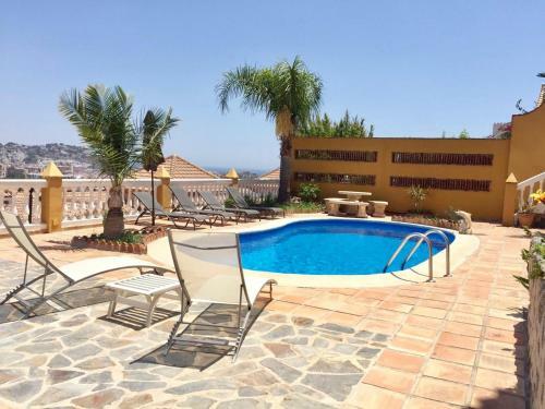 Chalet Con Piscinas Y Vistas de Ensue�o