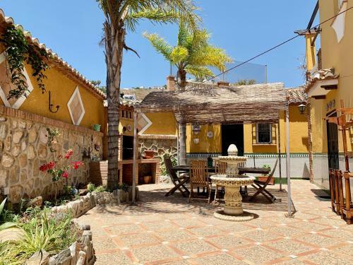 Chalet Con Piscinas Y Vistas de Ensue�o