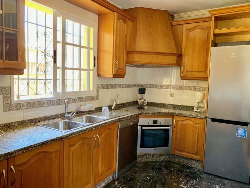 Chalet Con Piscinas Y Vistas de Ensue�o