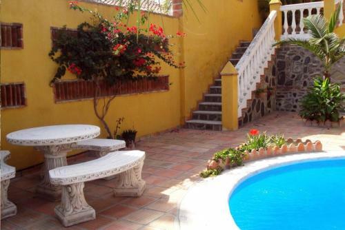 Chalet Con Piscinas Y Vistas de Ensue�o