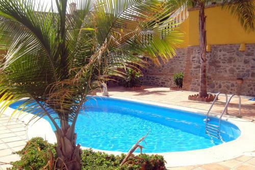 Chalet Con Piscinas Y Vistas de Ensue�o