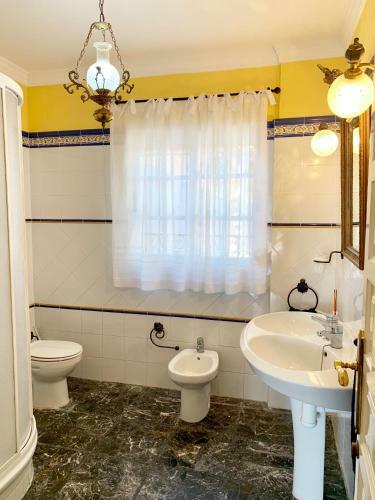 Chalet Con Piscinas Y Vistas de Ensue�o
