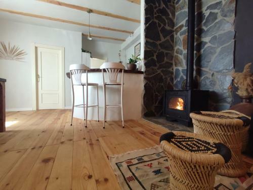 Villa Esencia Lodge - Luxurious Off-grid Cabin Retreat