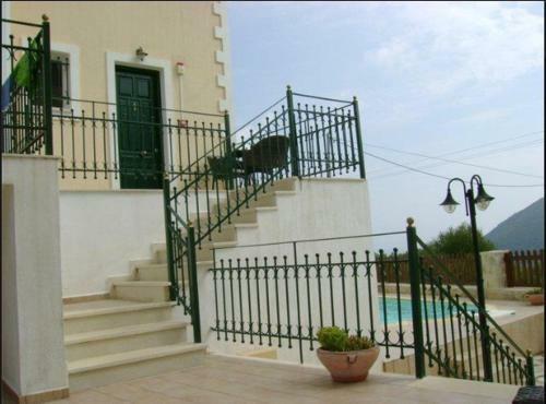 Apartamento Iriana Village Inn