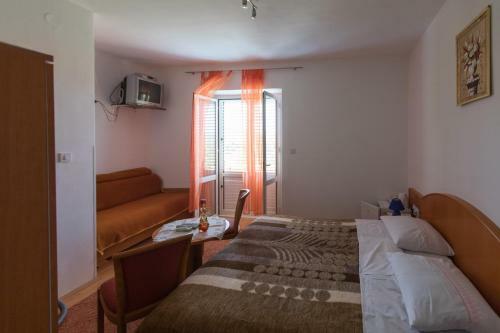 Hostal Guesthouse Storelli