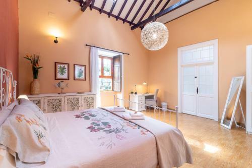 Casona Gildana: Historia, Patrimonio/e-working
