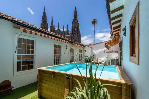 Casona Gildana: Historia, Patrimonio/e-working