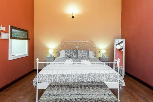 Casona Gildana: Historia, Patrimonio/e-working