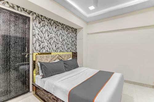 Collection O 86252 Hotel Bhavya Residency