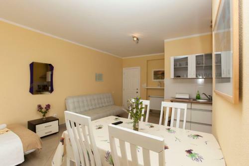 Apartments Damjanovic