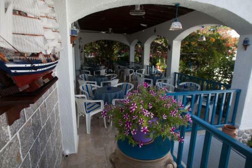 Nefeli Hotel