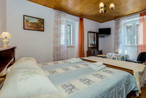 Hostal Guest House Robert I Mirna