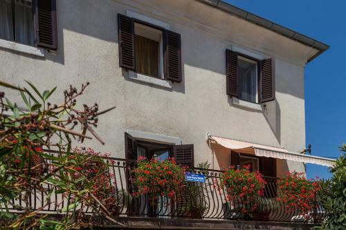 Hostal Guest House Robert I Mirna