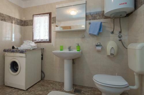 Hostal Guest House Robert I Mirna