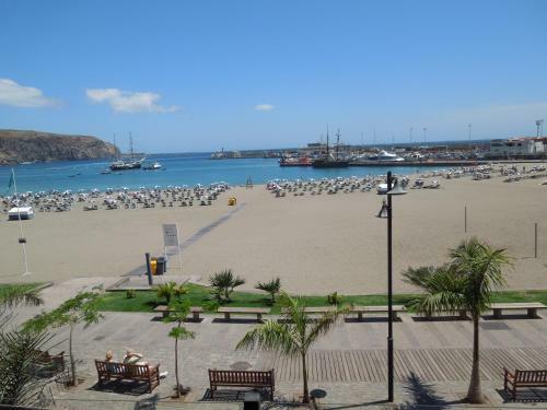 Beachfront Apartment Cristimar With Pool, Wifi, Roofed Balcony