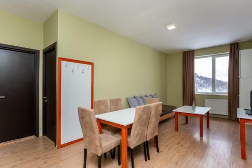 Spacious Apartment For 5 In Bakuriani
