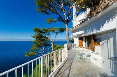 Villa Sea Front House With Astounding Views.